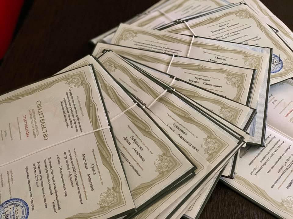 Ученики медкласса «Школы в Некрасовке» получили свидетельства по уходу за больными Ученики медкласса «Школы в Некрасовке» получили свидетельства по уходу за больными