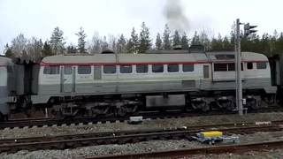 3М62У-0045. Коптит со станции Чална-Онежская с тяжёлым грузовым.  Приветливая бригада.