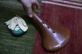 Brooks Saddle - Breaking in a B17 with saddle soap