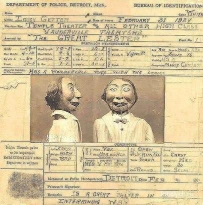 Кукла Фрэнк Байрон-младший Перед Вами фотография, сделанная в полицейском участке округа Детройта в 1924 году.На ней изображена кукла Фрэнк Байрон-младший, принадлежащая известнейшему