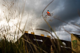 Whip Off Sam Reynolds VS. Blake Samson Monster Showdown Suzuki NIne Knights MTB 2015