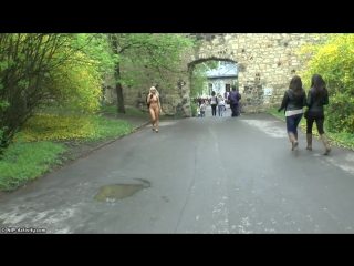 Paris Nude In Audience 4