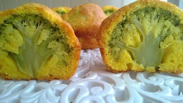 Маффины с брокколи Ингредиенты:Масло сливочное (комнатной температуры) 150Яйцо (комнатной температуры) 2 шт.Брокколи 6 бут.Мука 150 гКуркума 0.5 ч. л.Разрыхлитель теста 0.5 ч. л.Перец кайен 0.2
