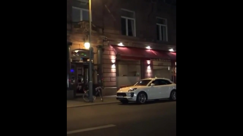 Том, Билл, Хайди и мать близнецов Симона в