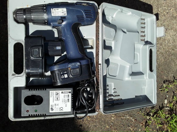 АнонимноПродам1.шуруповёрт,аккумы под замену,держат...