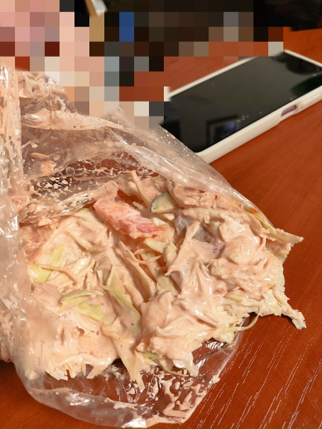 Не шаурма, а капуста с майонезом, не берите там ничего. Почти 500 р отдали за 2 шт.