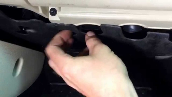 VW Tiguan. Замена салонного фильтра. Cabin Air filter change. Pollenfilter